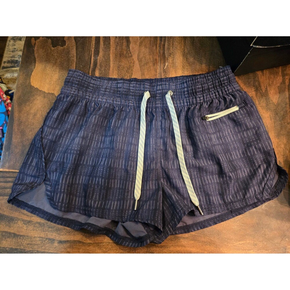 Vuori shorts size medium